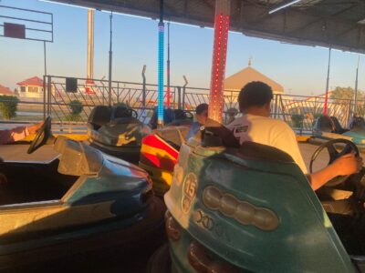 Kinder bei Aktivitäten in der Cobra Entertainment City