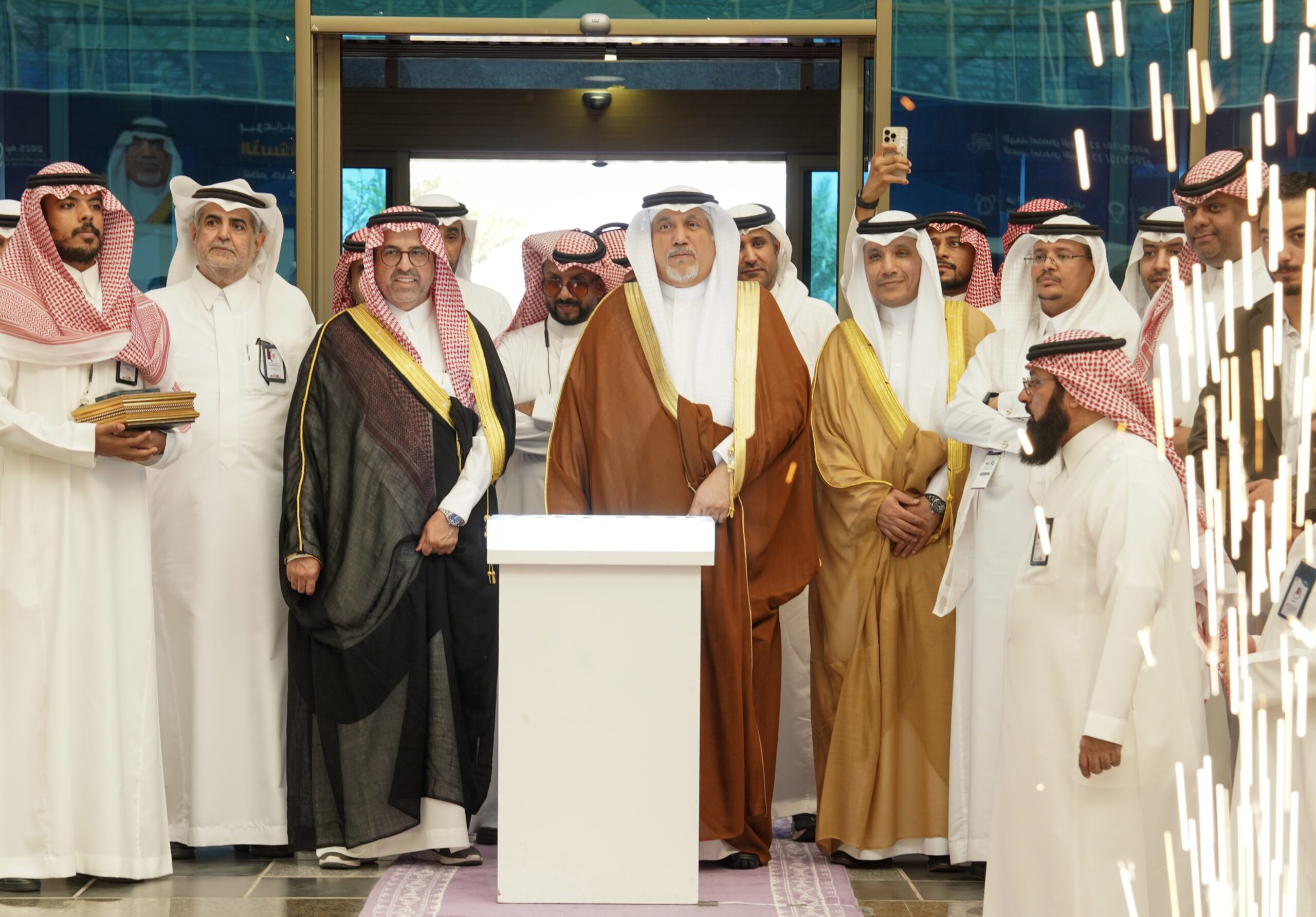 جامعة الملك فيصل تنظم معرض نَبِّه 2025 للتوعية بالأمن السيبراني في ...