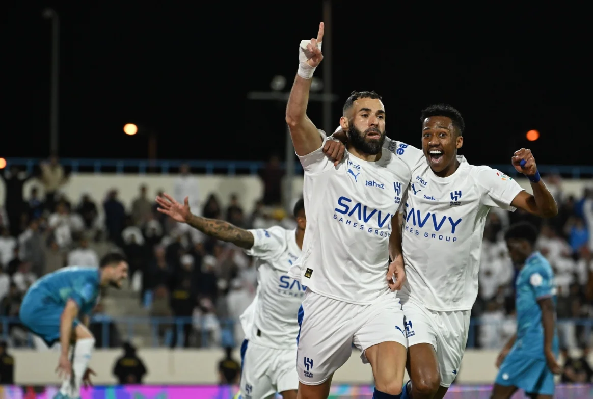 الهلال - الأخدود